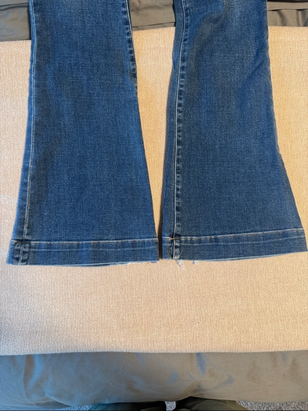 FRAME Le High Flare Jeans - Picture 7 of 8